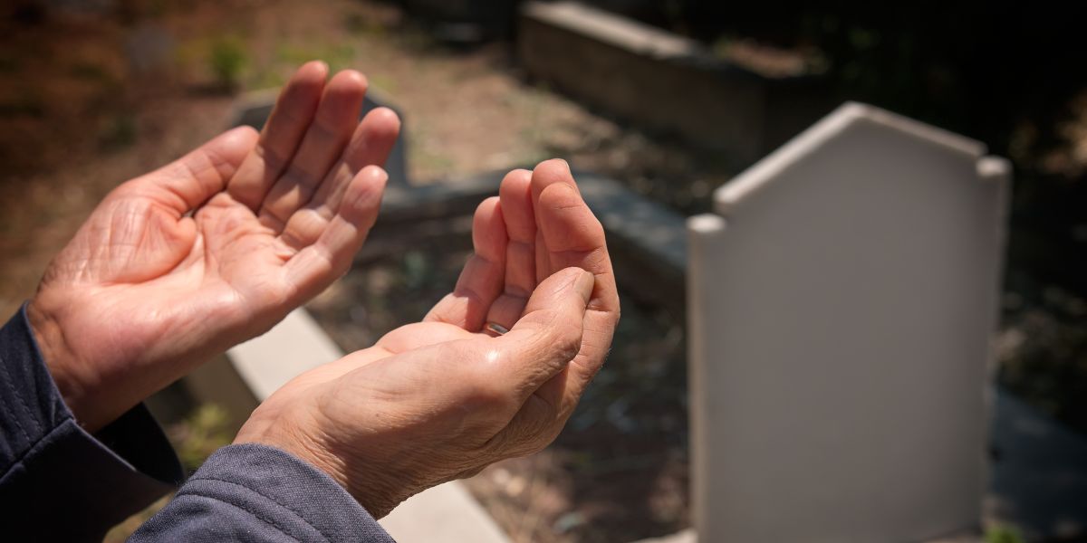 Adab dan Doa Ziarah Kubur Lengkap Tata Cara Berziarah Kubur