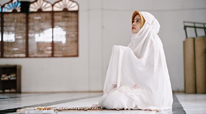 Doa Selamat Dunia Akhirat Lengkap Arab, Latin & Artinya