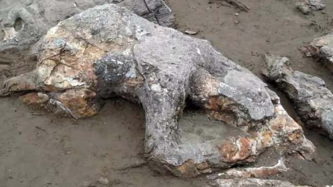 Batu Malin Kundang Beneran Ada? Ternyata Jadi Tempat Wisata!