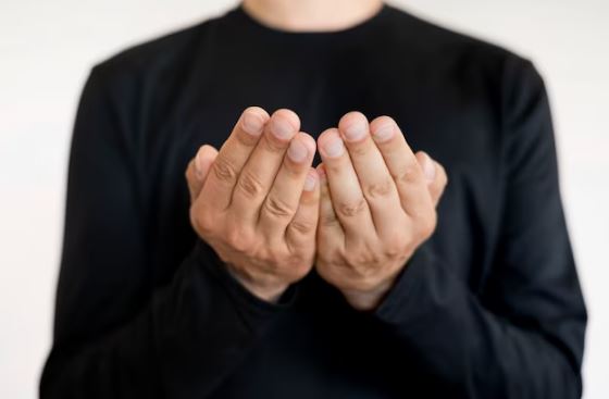 Doa Masuk dan Keluar Masjid Sesuai Sunnah: Arab Latin & Arti