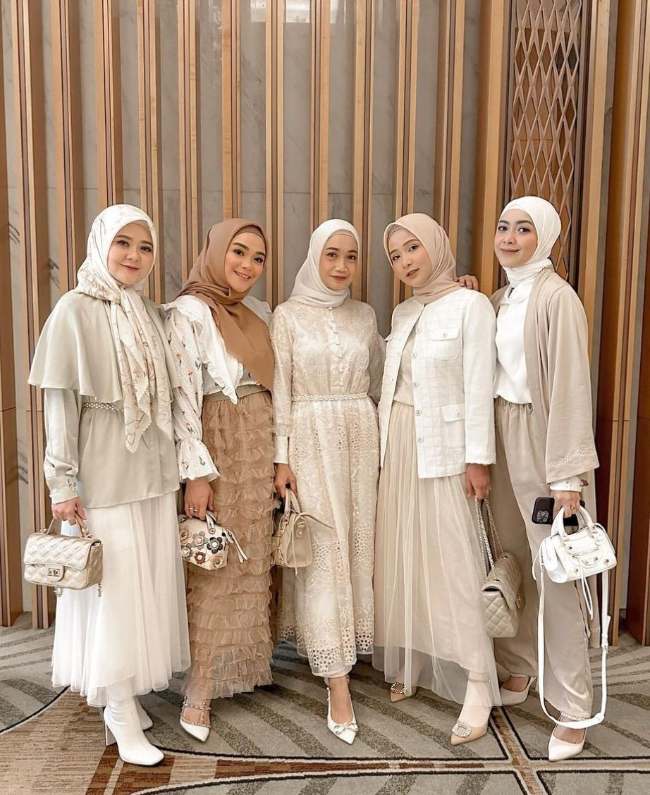 10 OOTD Ambil Raport Anak yang Terkesan Sopan Tapi Stylish