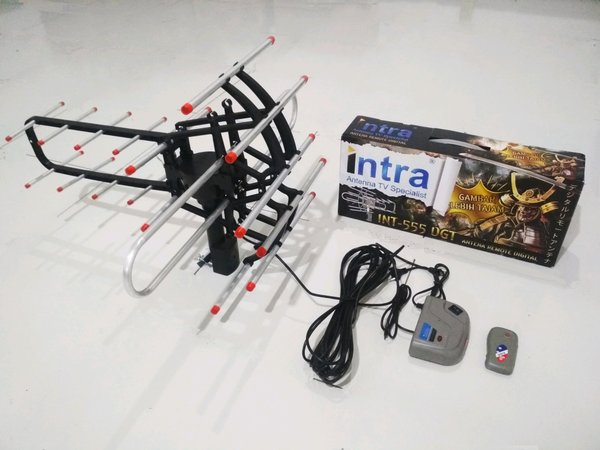 7. Antena TV Digital Intra INT-555DGT