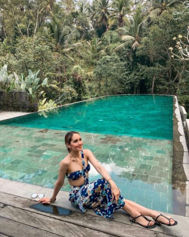 Bikini dengan Rok Panjang