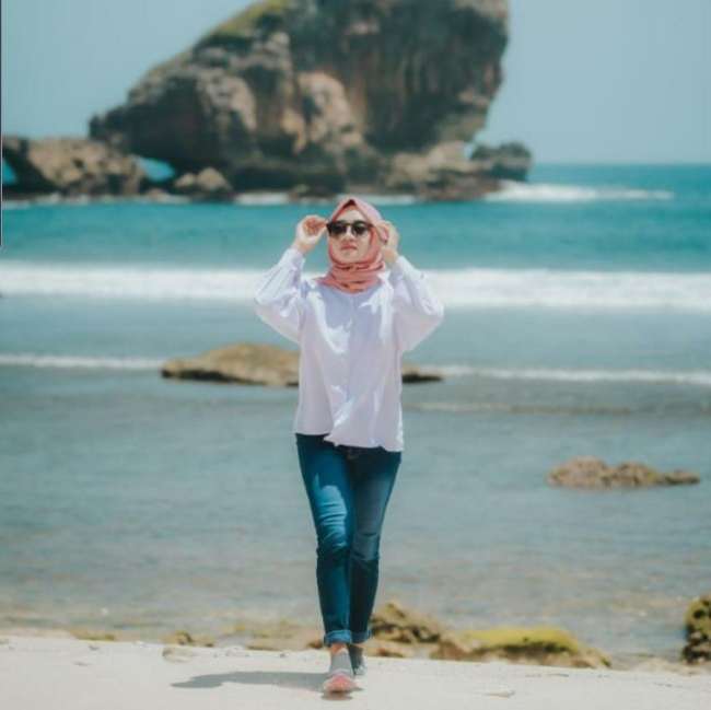 Daya Tarik Pantai Nyawiji Pacitan