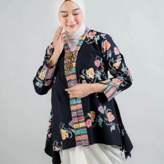 Kebaya kartini batik