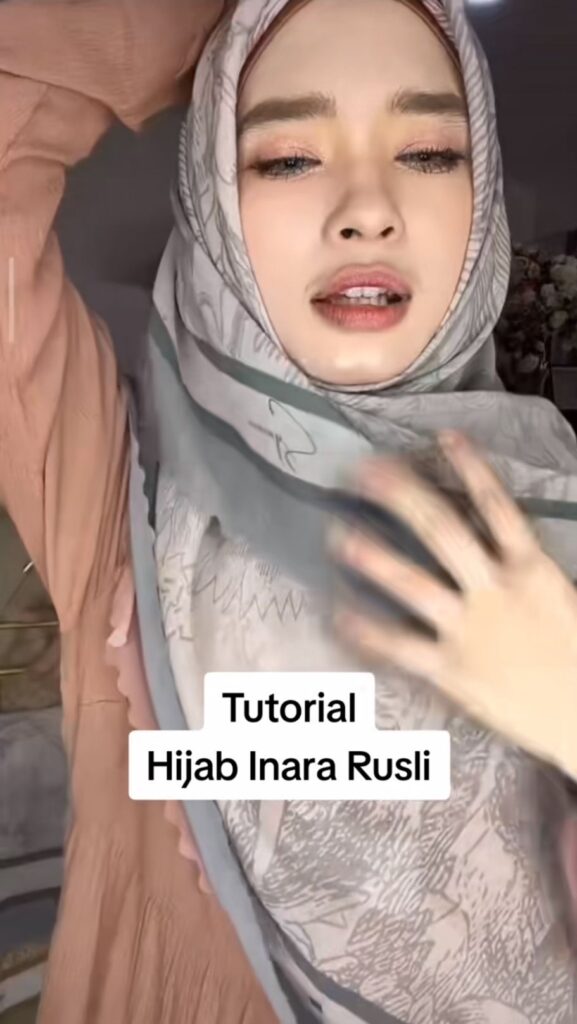 Lilit sisi kanan hijab