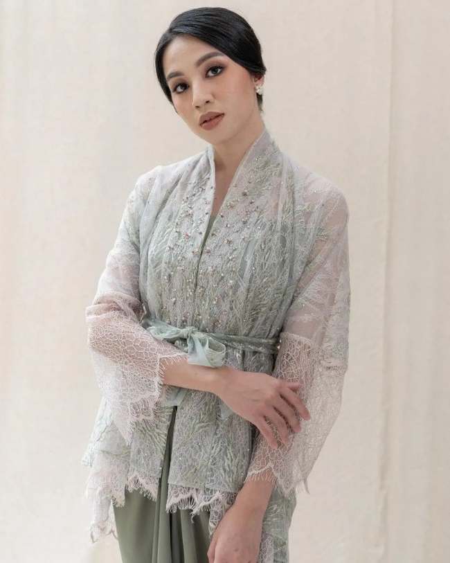 Model Kebaya Brokat Kimono