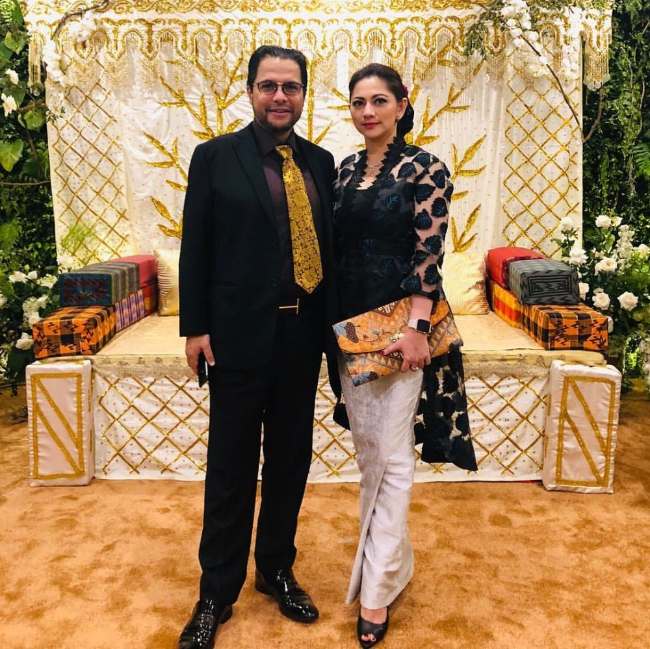 Rok Satin Aksen Belahan