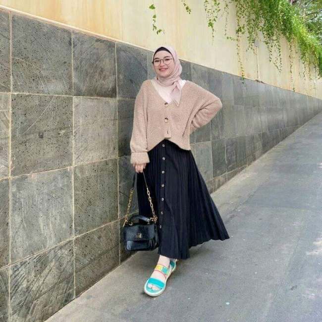 Sweater dan Rok Panjang