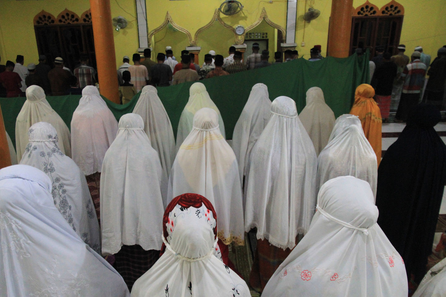 Tata Cara Shalat Tarawih Dirumah Lengkap Arab, Latin Dan Artinya