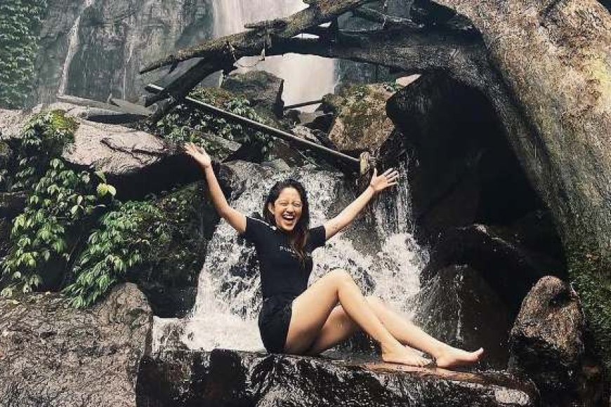 8 Ide Outfit OOTD ke Air Terjun yang Nyaman Tapi Fashionable