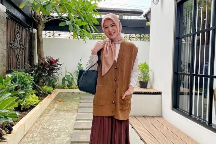 11 Outfit Korean Style Hijab Ala Pinterest dan Drakor, Cute Abis!