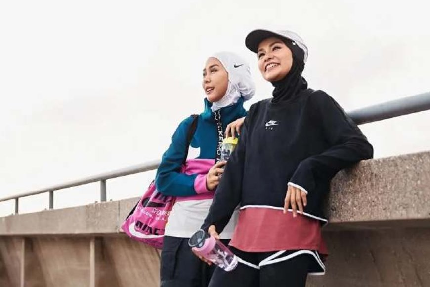 8 Outfit Jalan Sehat Hijab, Bikin Tetap Fashionable Saat Olahraga