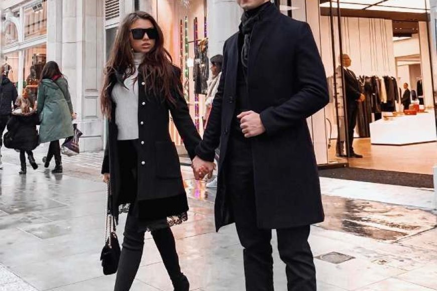 Anti Norak, 8 Gaya OOTD Couple Pasangan Hitam Terlihat Serasi