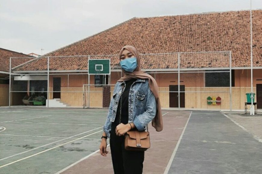 10 Outfit ke Sekolah Baju Bebas, Modis Tapi Tetap Sopan