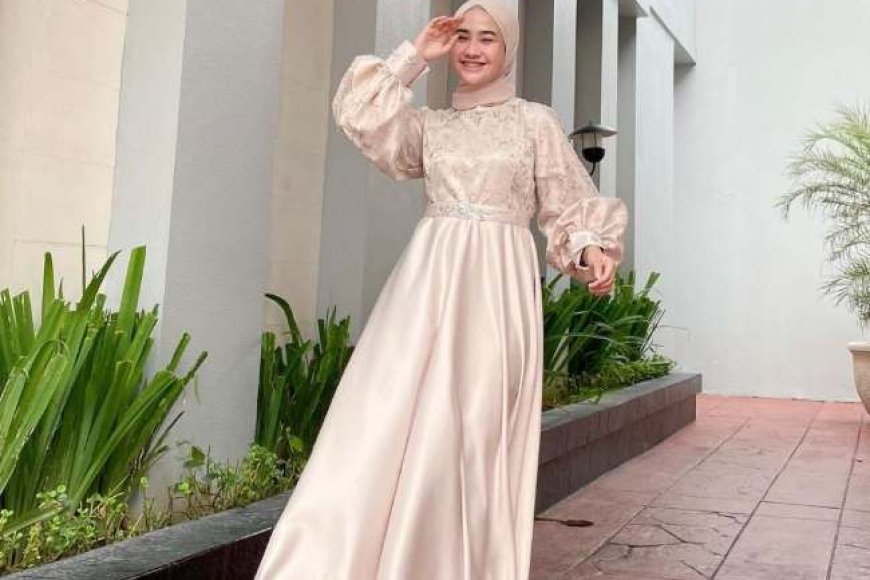 7 Dress Satin Kombinasi Brokat Modern Cocok untuk Kondangan