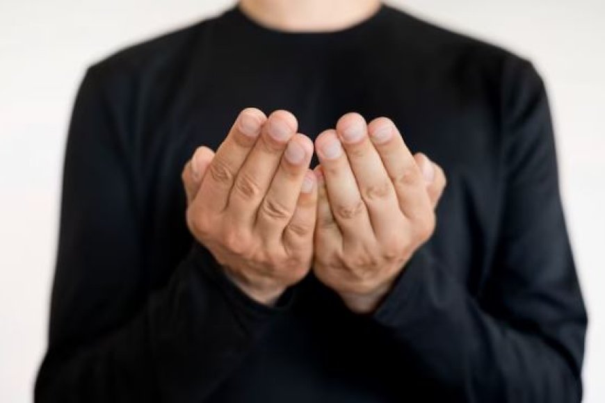 Doa Masuk dan Keluar Masjid Sesuai Sunnah: Arab Latin &amp; Arti