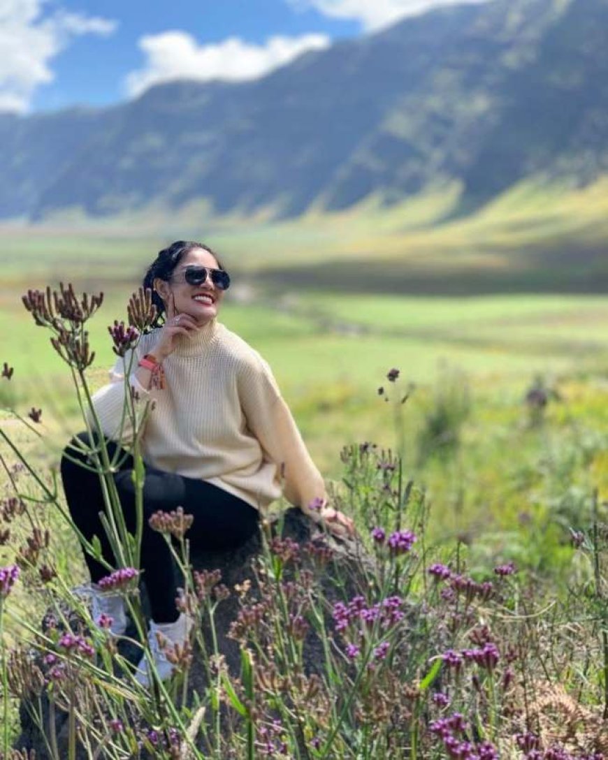 8 Ide OOTD ke Bromo Ala Pinterest yang Stylish dan Nyaman