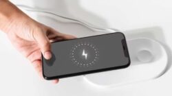 Cara Agar Baterai HP Awet, Berhenti Kebiasaan Cas HP Begini