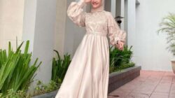 7 Dress Satin Kombinasi Brokat Modern Cocok untuk Kondangan