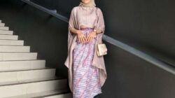10 Atasan yang Cocok untuk Rok Lilit, Cantik dan Menawan