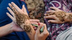 9 Model Henna Simpel Cantik, Cocok untuk Tunangan & Menikah