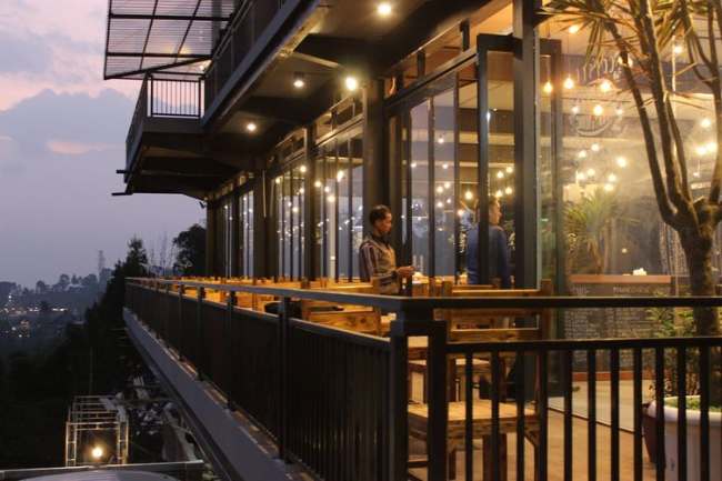 12 Cafe di Lembang View Bagus, Sejuk, Cocok untuk Healing