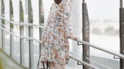 8 Tips OOTD Rok Span Kain, Jeans, dan Kombinasi Atasannya