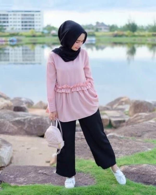 Blouse dan Celana Palazzo yang Nyaman