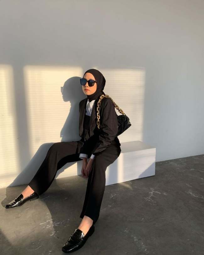 Elegan dengan Black on Black