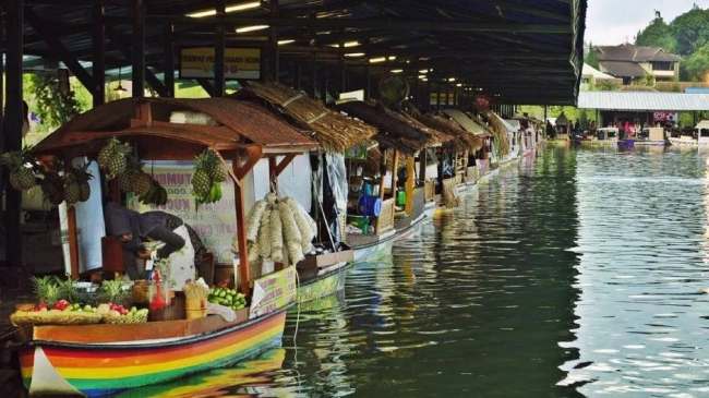 Floating Market