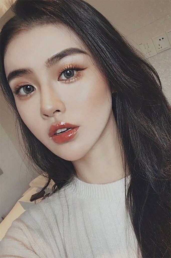 Gaya Eyeliner Korea Membesarkan Mata