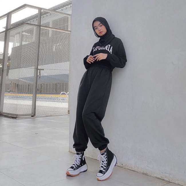 Kaos dan Jogger Pants