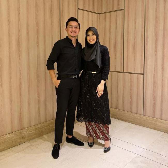 Tunik dan Kemeja Hitam