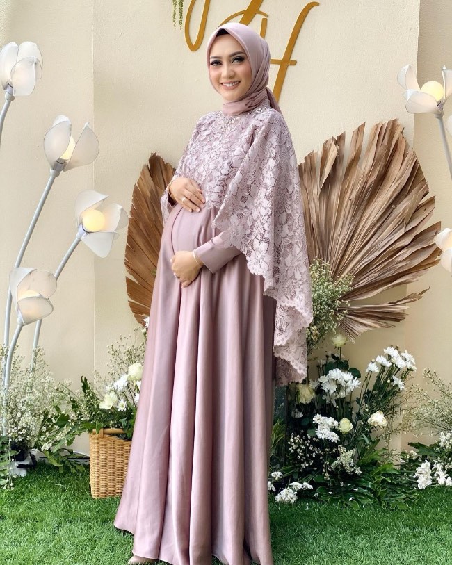 Dress Satin dan Outer Brokat