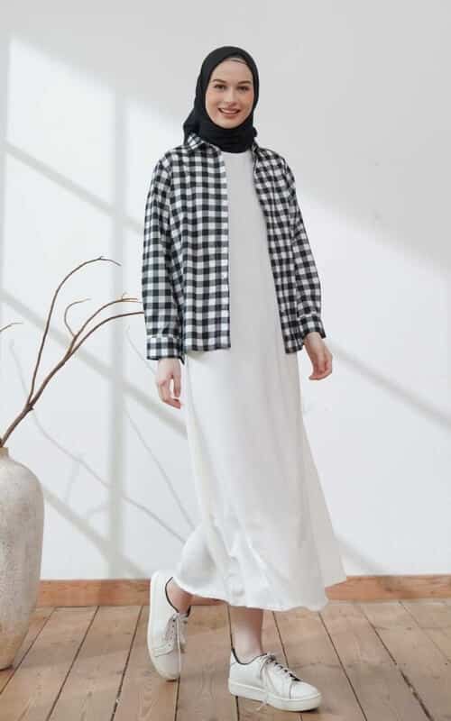 Gamis dengan Kemeja Kotak-kotak