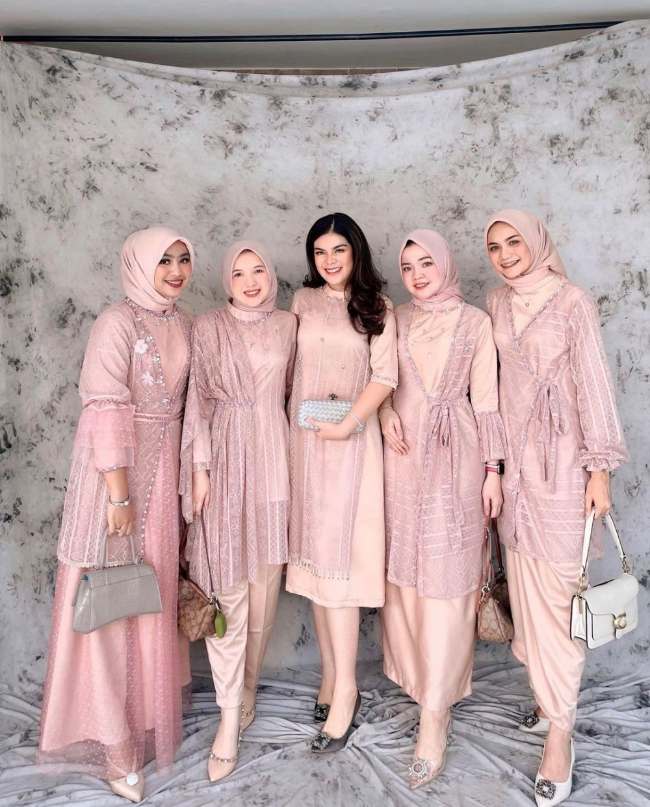 Gaun Bridesmaid Brokat