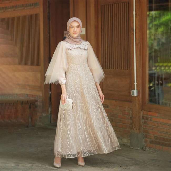 Gaun Brokat Kombinasi Payet dan Tulle