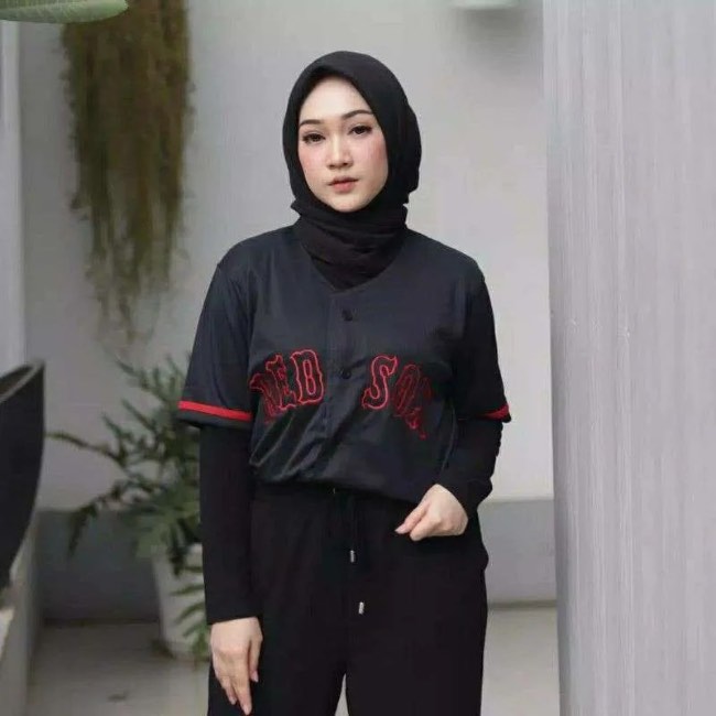 Kaos Full Button dan Celana Training Jogger