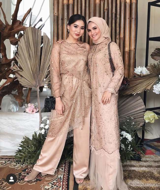 Kebaya Brokat dan Celana