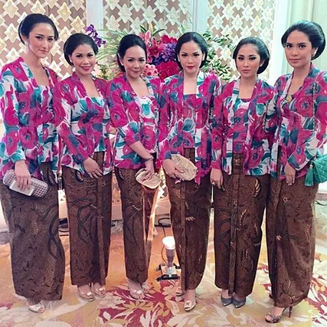 Kebaya Jadul Bunga Bunga