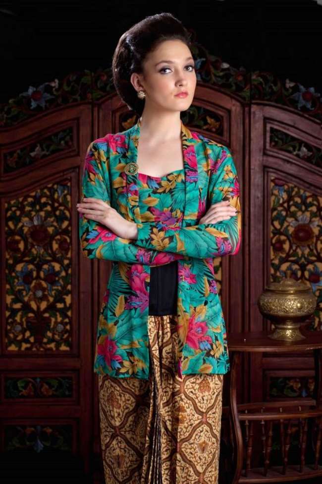 Kebaya Kartini Kutu Baru