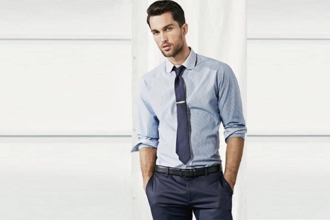 Kemeja Berkerah yang Simple