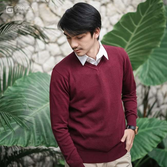 Kombinasi Sweater dan Kemeja