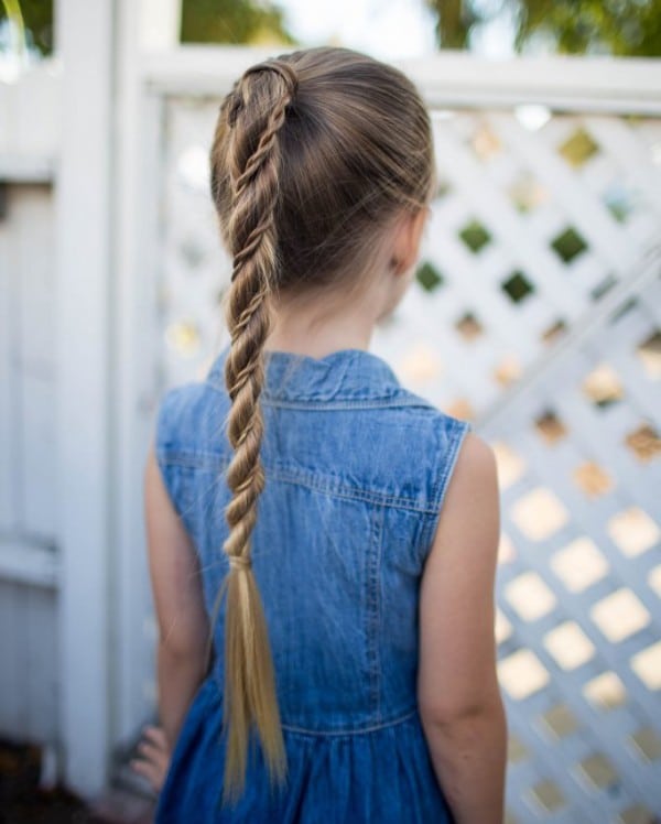 Kuncir Kuda Dengan Putaran Rambut