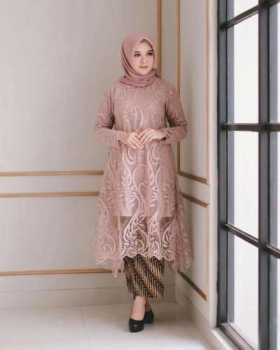 Model Kebaya Simpel dan Cantik Tunik