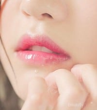 Ombre Dengan Lipstik Nude