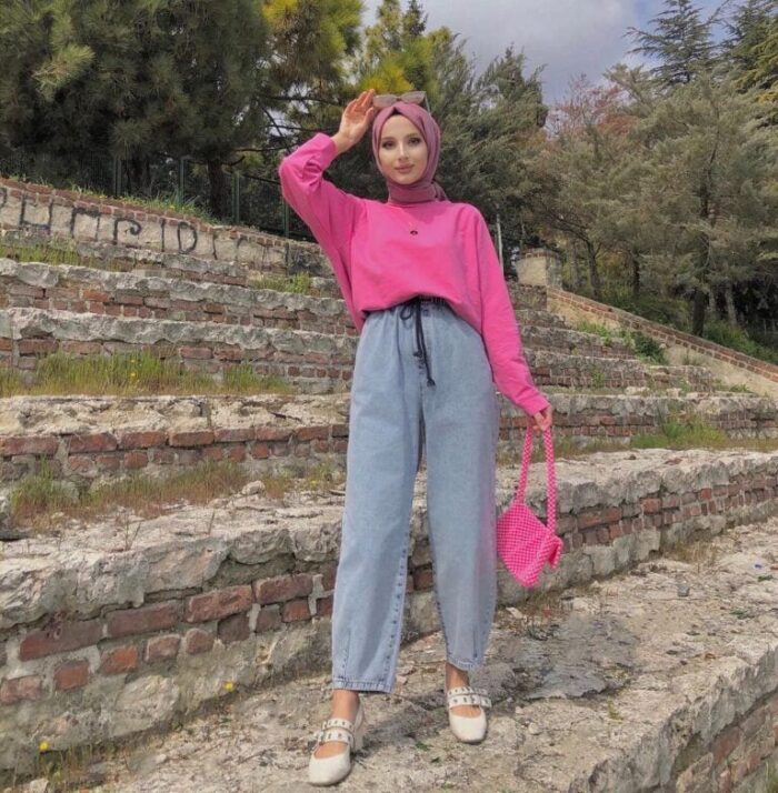 Ramping dengan OOTD Pinky Hijab dan High Waist Denim