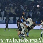 389 defeat persita the difference between persib and persebaya is only two points