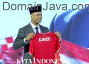 Patrick Kluivert wears a black cap in his introduction as coach of the Indonesian national team